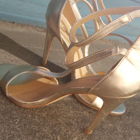 Heels - Picture 2 of 6